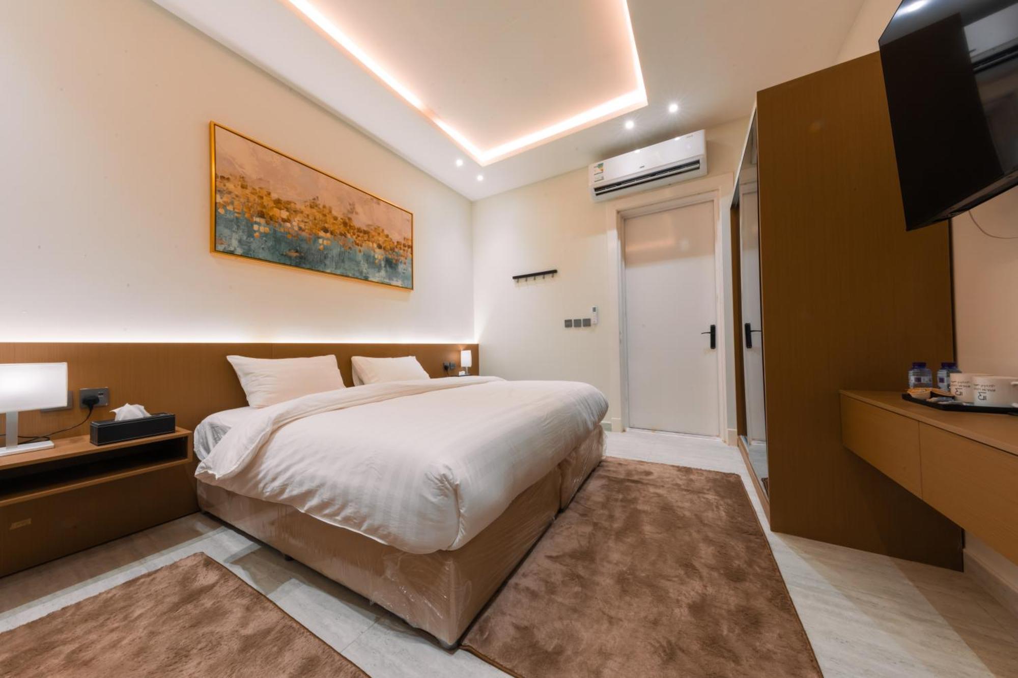 Luxury Apartment *
