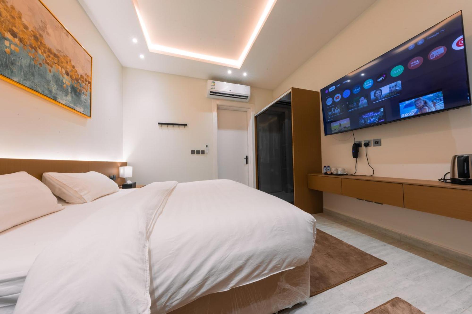 Luxury Apartment *