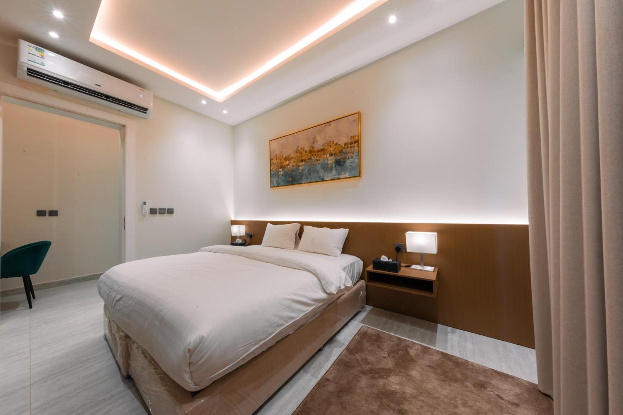 Luxury Apartment *