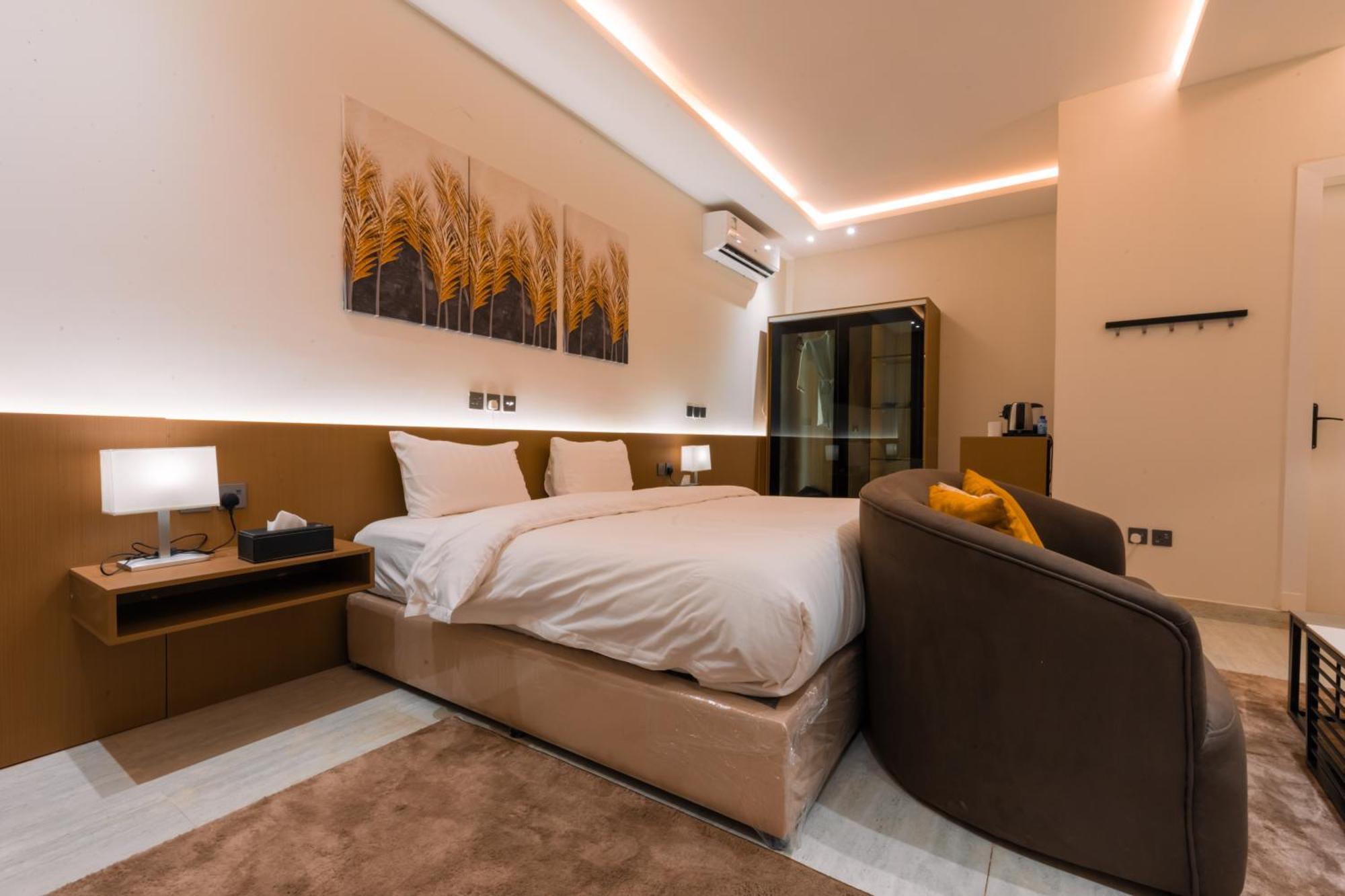 Luxury Apartment *