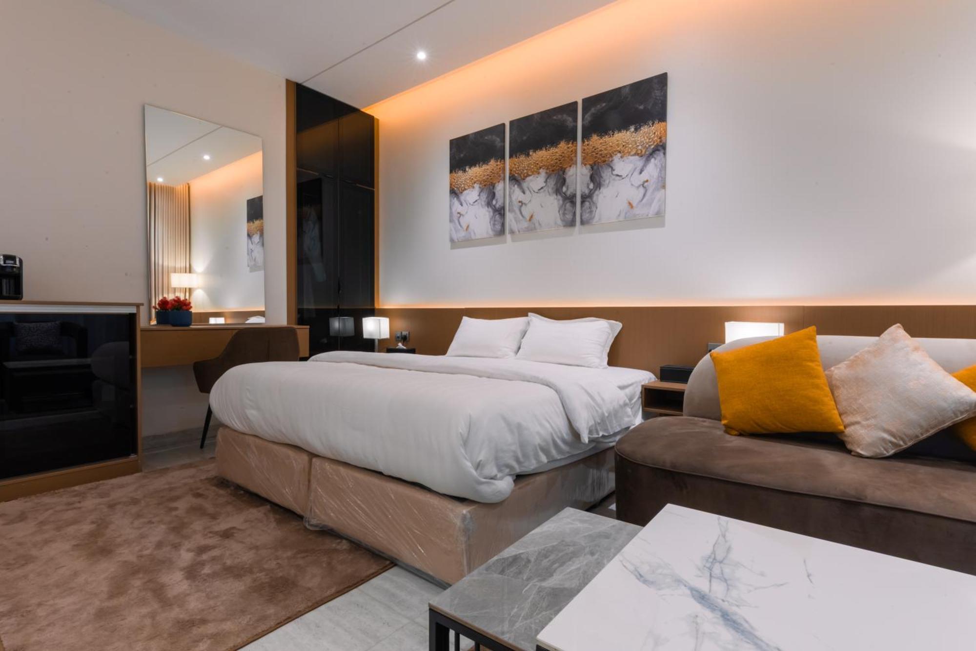 Luxury Apartment *
